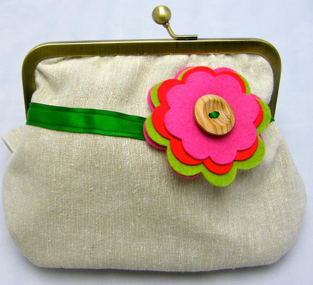 Linen Fabby Purse - Flower with Wooden Button 